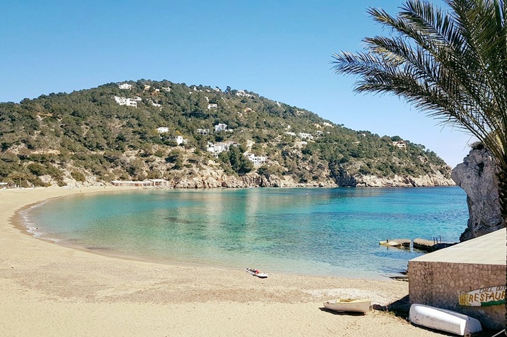 best burger Ibiza beaches rent a car On The beach cala sant Vicent