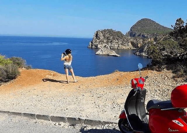 Car hire at Moto Luis Ibiza