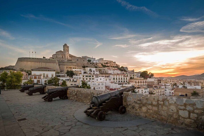 Patrimonio humanidad Ibiza — Moto Luis Ibiza
